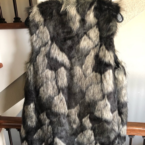 BcbgGeneration Long Vest - Picture 2 of 2